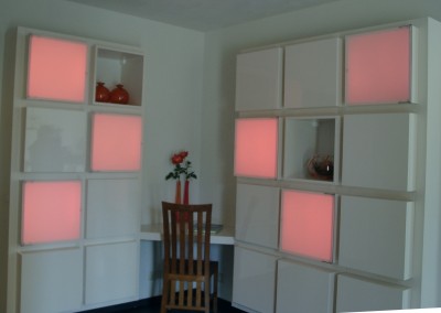 Diks Design, meubelmaker, design meubelen, op maat gemaakt, vakkenkast, RGB verlichting